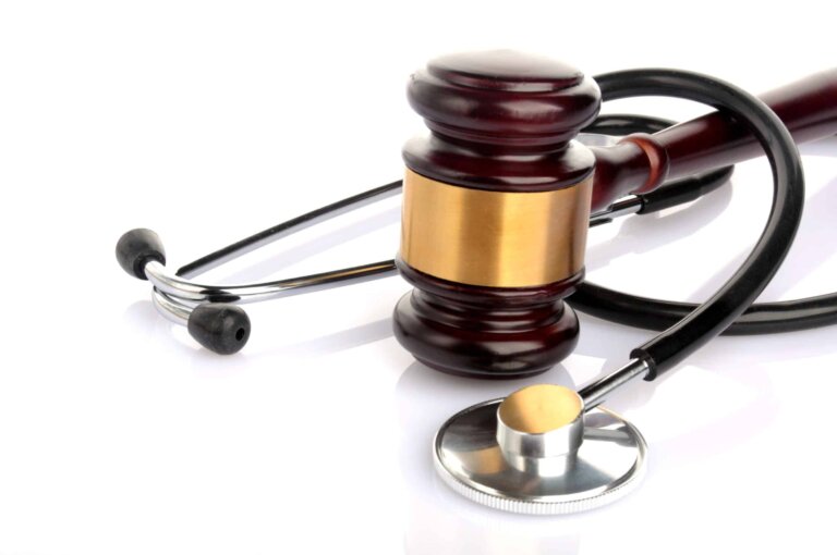 a gavel rests alongside a stethoscope to represent security against medical device patent failure